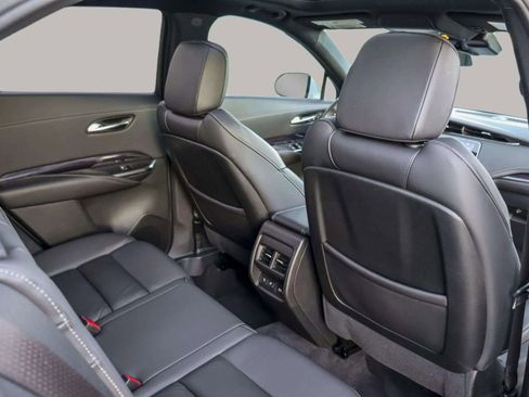 Used 2022 Cadillac XT4 Luxury w/ Cold Weather Package image 33