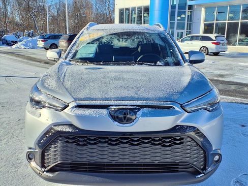 Used 2023 Toyota Corolla Cross XSE w/ Convenience Package image 2
