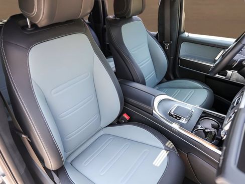Used 2025 Mercedes-Benz G 550 image 31