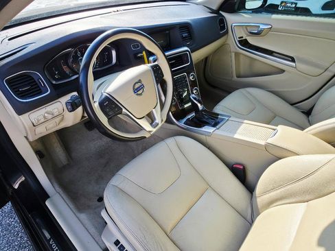 Used 2015 Volvo S60 T5 Premier w/ Convenience Package image 16