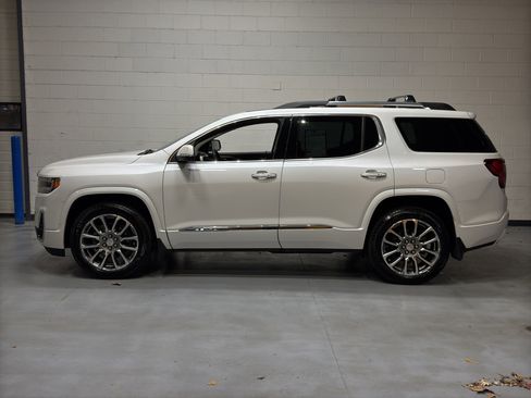 Used 2022 GMC Acadia Denali w/ GMC Pro Grade Package image 2