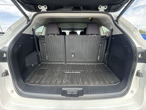Used 2023 Toyota Highlander LE image 24