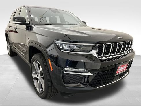 Used 2024 Jeep Grand Cherokee Limited w/ Luxury Tech Group II image 8