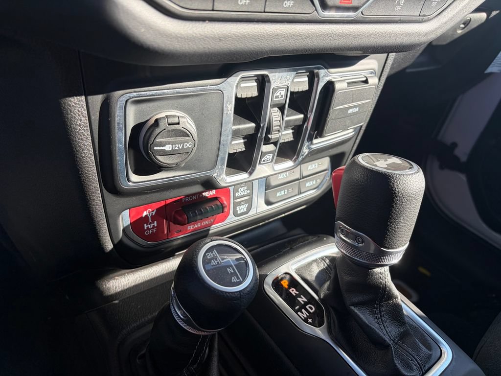 Used 2025 Jeep Wrangler Unlimited Rubicon w/ Safety Group AWD/4WD image 16
