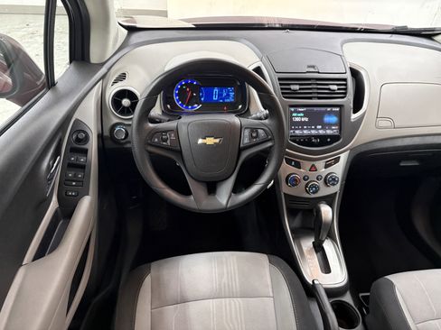 Used 2016 Chevrolet Trax LT w/ LT Sun and Sound Package FWD image 10