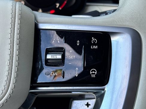 Certified 2025 Land Rover Range Rover SE AWD/4WD image 29