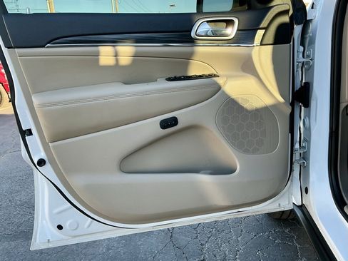 Used 2019 Jeep Grand Cherokee Limited w/ Luxury Group II image 43