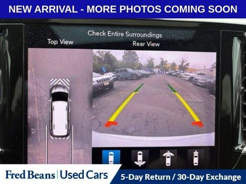 Used 2018 Chrysler Pacifica Limited w/ Tire & Wheel Group FWD image 15