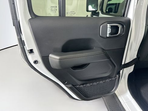 Used 2025 Jeep Wrangler Sahara image 26