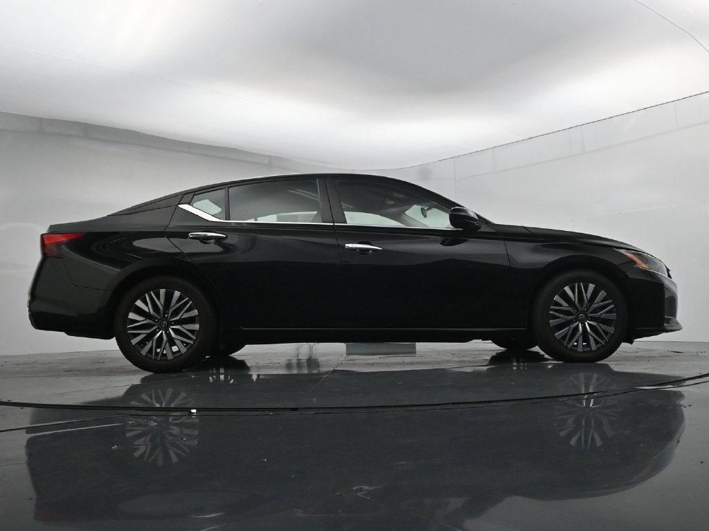 Used 2023 Nissan Altima 2.5 SV FWD image 38