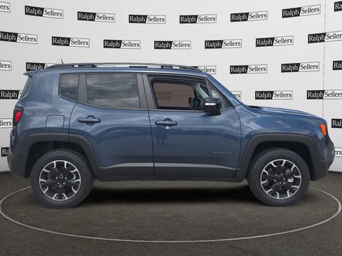 Used 2023 Jeep Renegade Latitude AWD/4WD image 7