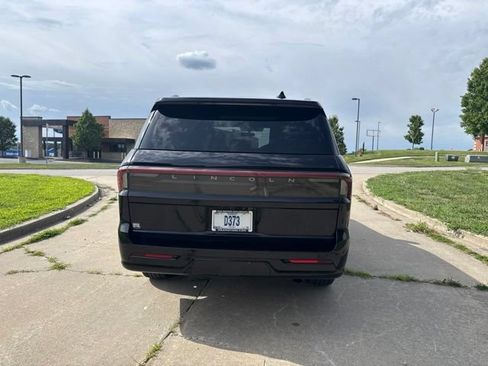 Used 2025 Lincoln Navigator Reserve w/ Jet Appearance Package AWD/4WD image 4