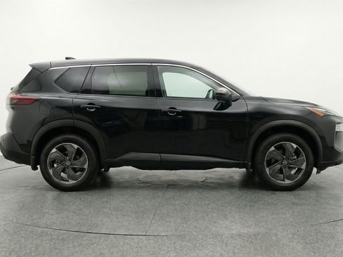 Used 2025 Nissan Rogue SV FWD image 11
