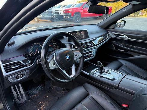 Used 2018 BMW 750i xDrive image 37