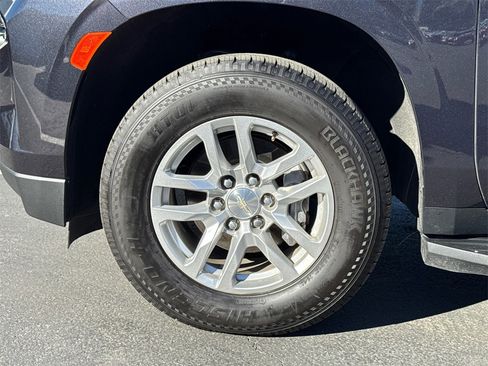 Used 2023 Chevrolet Suburban LT image 6