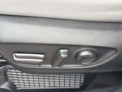 Used 2025 Toyota Sienna XLE image 27