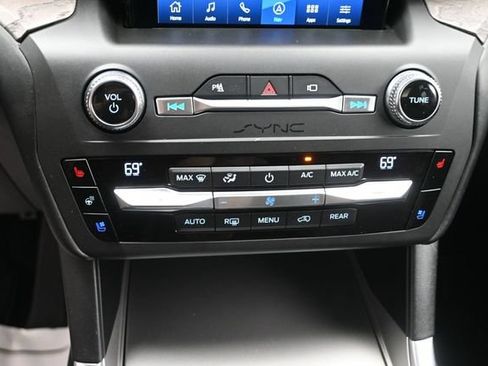 Used 2020 Ford Explorer Platinum w/ Premium Technology Package AWD/4WD image 18