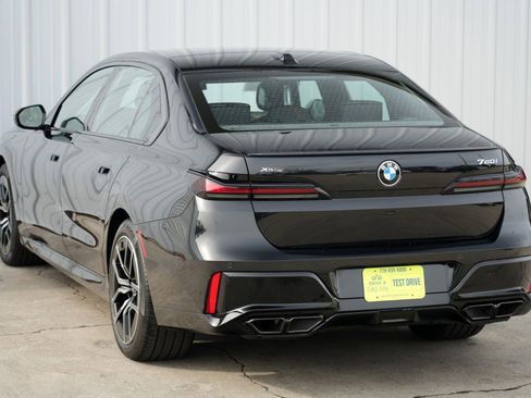 Used 2023 BMW 760i xDrive w/ Executive Package image 62