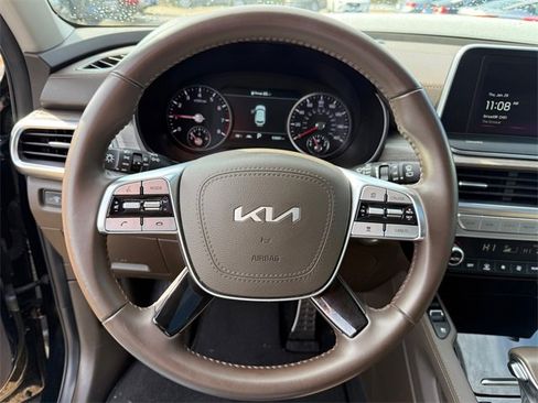Used 2022 Kia Telluride SX w/ Towing Package image 16