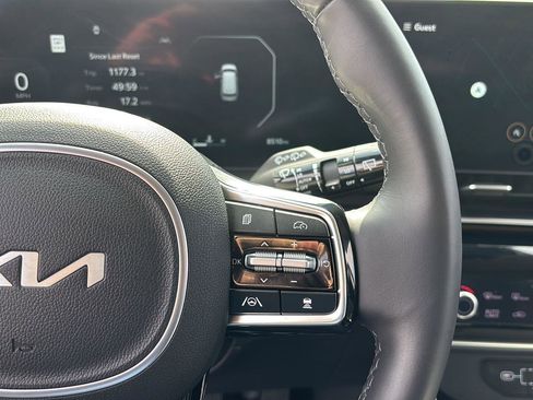 Used 2025 Kia Carnival SX Prestige image 28