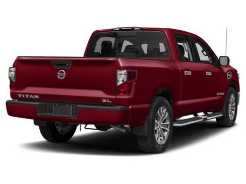 Used 2018 Nissan Titan SL image 2