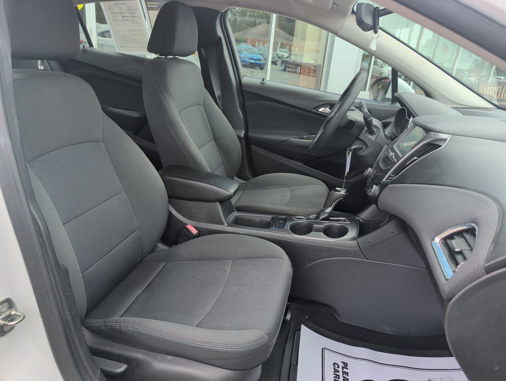 Used 2018 Chevrolet Cruze LT FWD image 20