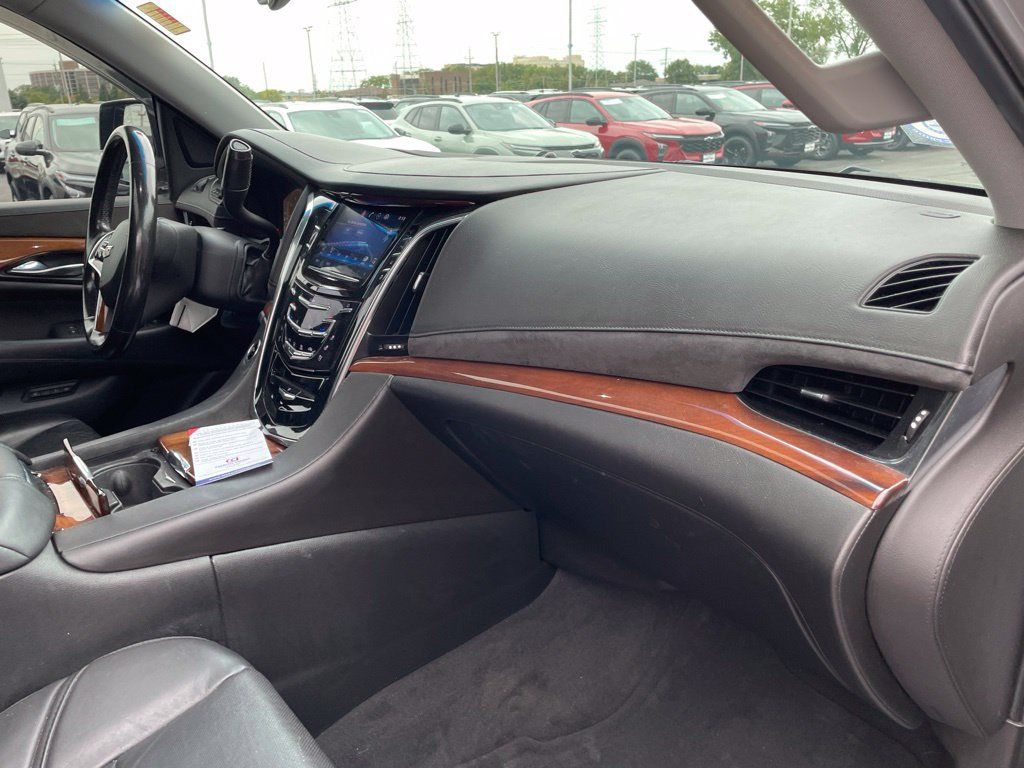 Used 2015 Cadillac Escalade Luxury AWD/4WD image 11