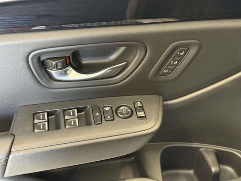 Used 2025 Honda Pilot TrailSport image 22