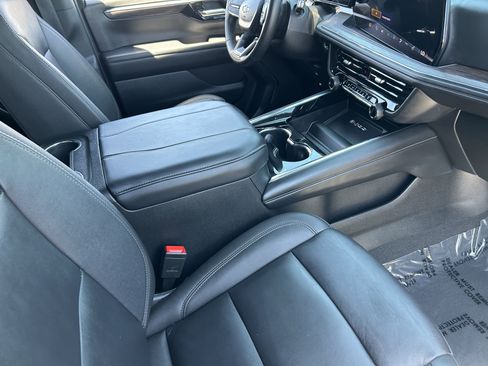 Used 2025 Chevrolet Tahoe Z71 AWD/4WD image 13