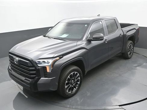 Used 2025 Toyota Tundra SR w/ SR Tow Package AWD/4WD image 31