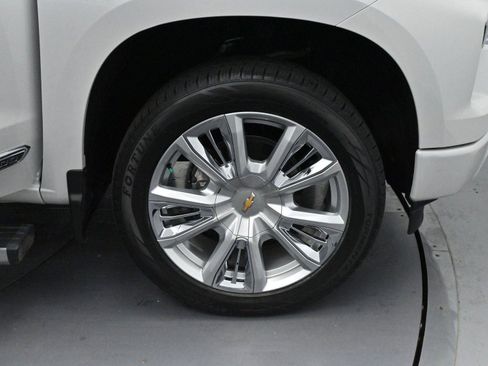 Used 2024 Chevrolet Silverado 1500 High Country w/ High Country Premium Package AWD/4WD image 35