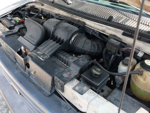 Used 2005 Ford E-350 and Econoline 350 Super Duty RWD image 39
