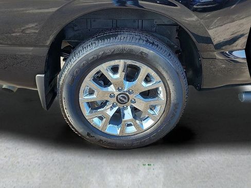 Used 2024 Nissan Titan SV w/ SV Convenience Package image 7