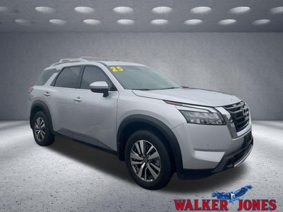 Used 2025 Nissan Pathfinder SL