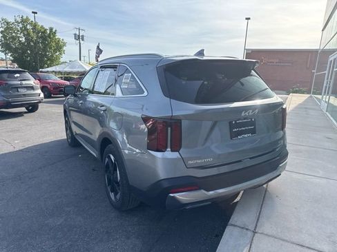 Certified 2025 Kia Sorento EX AWD/4WD image 4