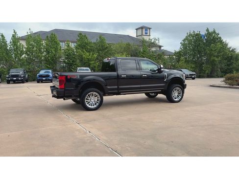 Used 2022 Ford F250 Platinum w/ FX4 Off-Road Package AWD/4WD image 9
