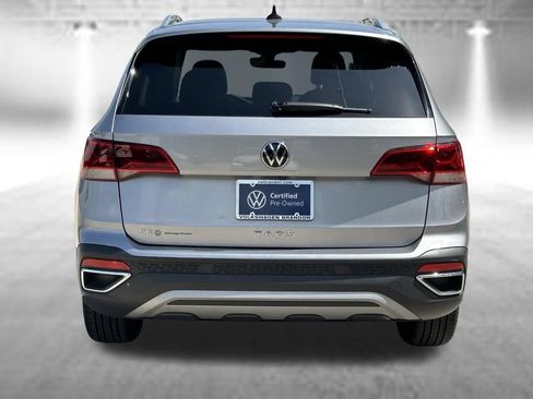 Certified 2024 Volkswagen Taos SE w/ Panoramic Sunroof Package FWD image 4