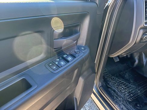 Used 2024 RAM 3500 Tradesman w/ Chrome Appearance Group image 17