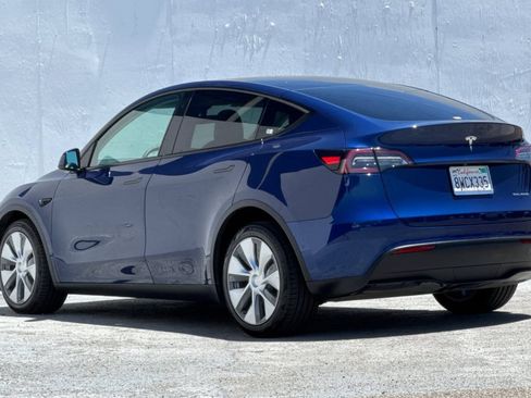 Used 2021 Tesla Model Y Long Range AWD/4WD image 5