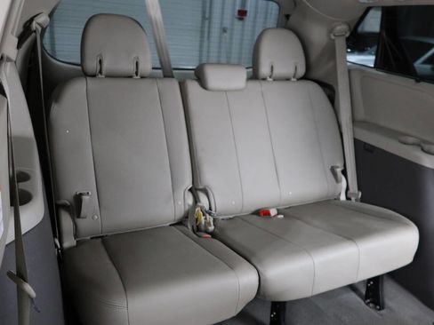 Used 2019 Toyota Sienna XLE FWD image 16