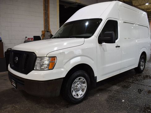 Used 2017 Nissan NV 2500 SV RWD image 2