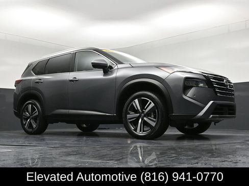 Used 2025 Nissan Rogue SL FWD image 30