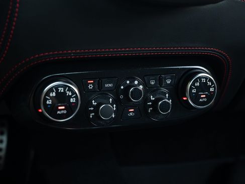 Used 2012 Ferrari 458 Italia Coupe RWD image 38