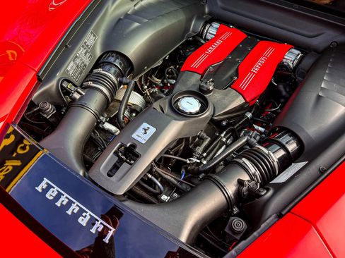 Used 2018 Ferrari 488 GTB image 30