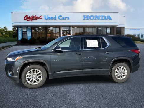 Used 2019 Chevrolet Traverse LT image 2
