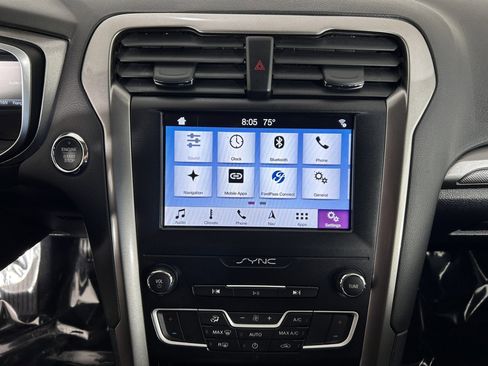 Used 2019 Ford Fusion SE FWD image 19