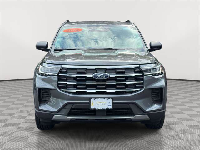 Used 2026 Ford Explorer Active AWD/4WD image 2