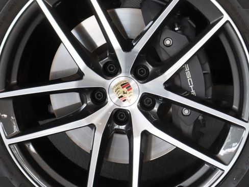 Certified 2025 Porsche Macan image 14