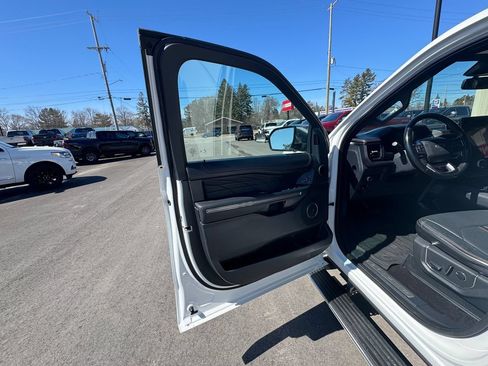 Used 2022 Ford Expedition Platinum AWD/4WD image 11