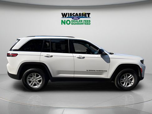 Used 2023 Jeep Grand Cherokee Laredo AWD/4WD image 6